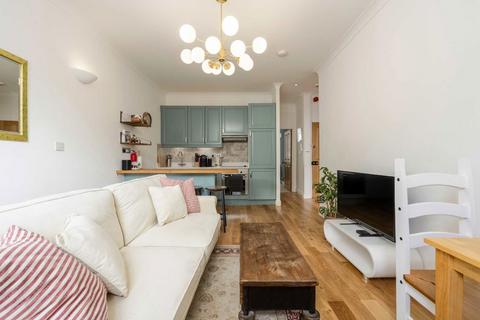 2 bedroom flat for sale, Gloucester Terrace, London W2