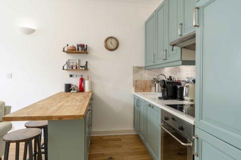 2 bedroom flat for sale, Gloucester Terrace, London W2