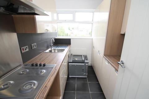 2 bedroom flat to rent, Alwoodley Court Gardens, Leeds, West Yorkshire, UK, LS17