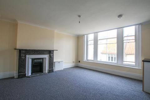 1 bedroom flat to rent, High Street, Lowestoft. NR32 1HN