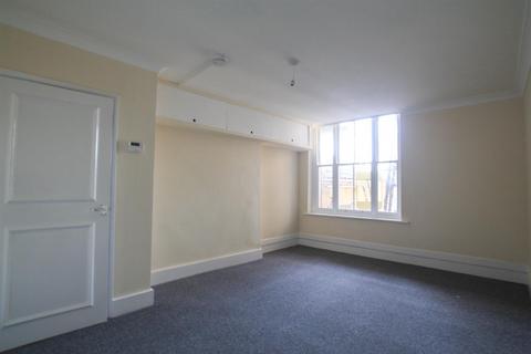 1 bedroom flat to rent, High Street, Lowestoft. NR32 1HN