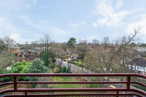 3 bedroom penthouse for sale, Albert Drive, London SW19