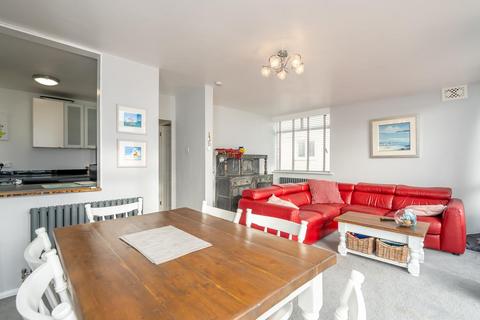 2 bedroom apartment for sale, Marine Drive West, Bognor Regis