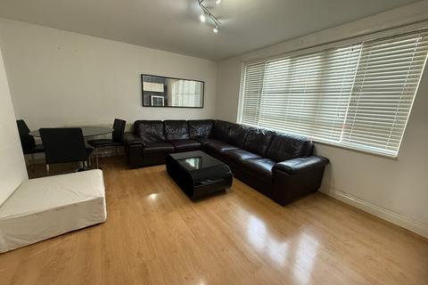 3 bedroom duplex to rent, St. Marys Avenue North, Southall UB2