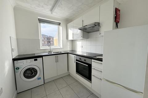 2 bedroom apartment to rent, Dartmouth Mews, Southsea