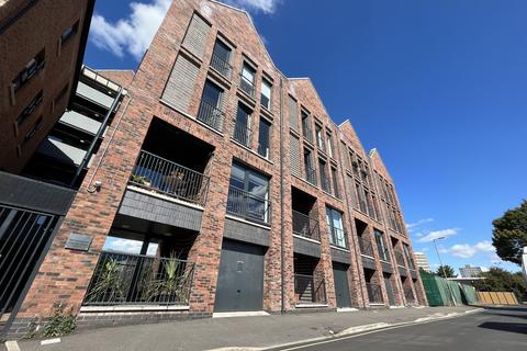 3 bedroom maisonette for sale, Roper Court, George Leigh Street, Manchester, Lancashire, M4