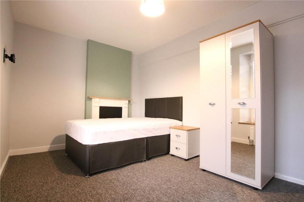 A spacious and tidy double bedroom featuring mo...