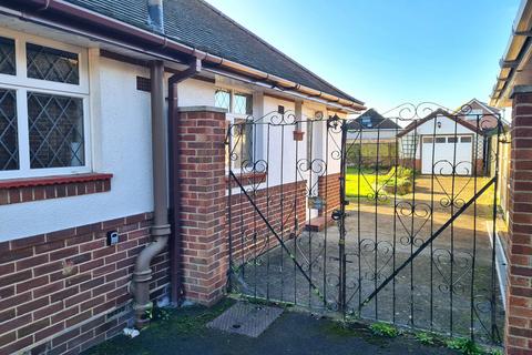 2 bedroom detached bungalow for sale, Hammonds Way, Totton SO40