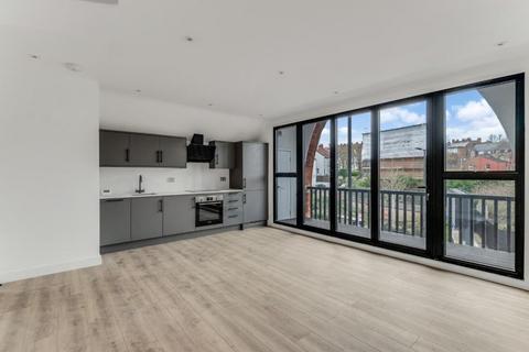 2 bedroom flat to rent, Archway Road, Highgate, N6