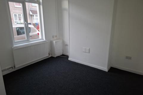 2 bedroom terraced house to rent, Donnington Street, Grimsby