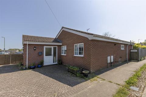 3 bedroom detached bungalow to rent, Mount Pleasant, Southwold IP18