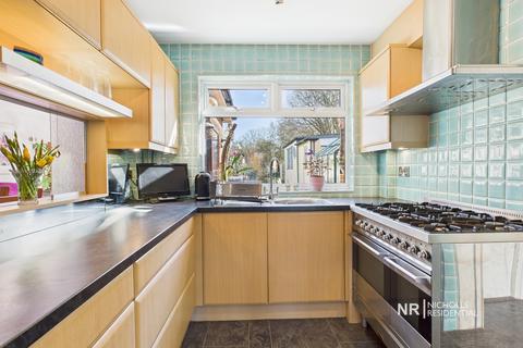 363 Leatherhead Road, Chessington, KT9 2NQ