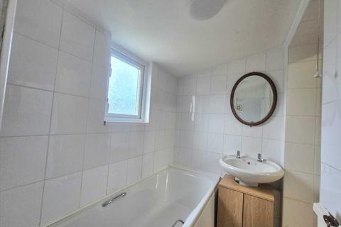 39 Collwyn Street, Tonyrefail, Porth, CF39 8BH