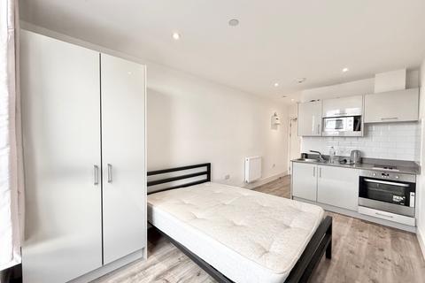 Studio to rent, Luminaire Apartments, London NW6