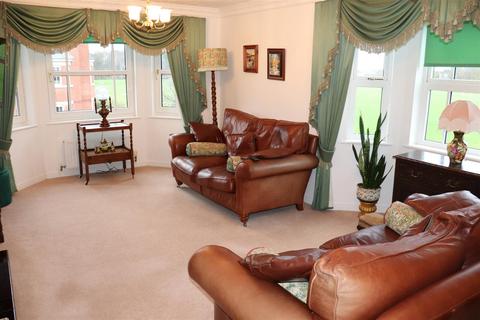 2 bedroom apartment for sale, Westfield Drive, Aldridge