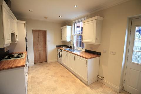 4 bedroom terraced house to rent, Chalk Hill Road, Norwich NR1