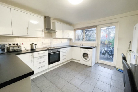 1 bedroom house of multiple occupation to rent, Curran Close, Uxbridge UB8