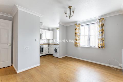 2 bedroom apartment to rent, Magpie Hall Lane Bromley BR2