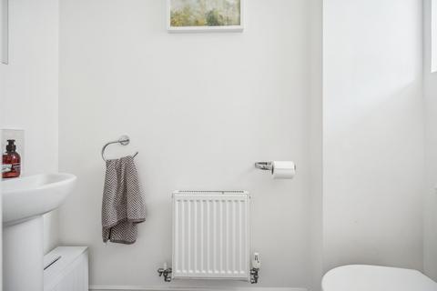 14 Bartone Place, Thame, OX9 3ED
