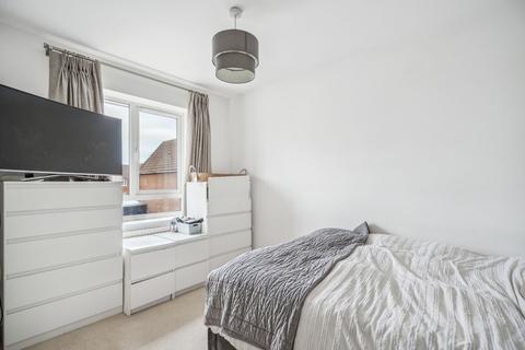 14 Bartone Place, Thame, OX9 3ED