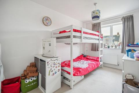 14 Bartone Place, Thame, OX9 3ED