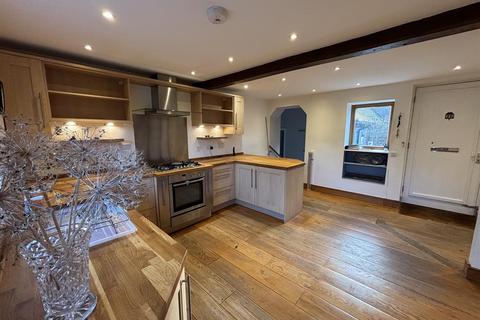 3 bedroom barn conversion to rent, 5 Cuckoo Yard, Urchfont