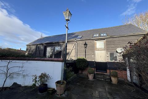 3 bedroom barn conversion to rent, 5 Cuckoo Yard, Urchfont