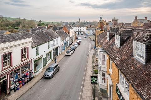 4 bedroom townhouse to rent, High Street, Castle Cary, Somerset, BA7