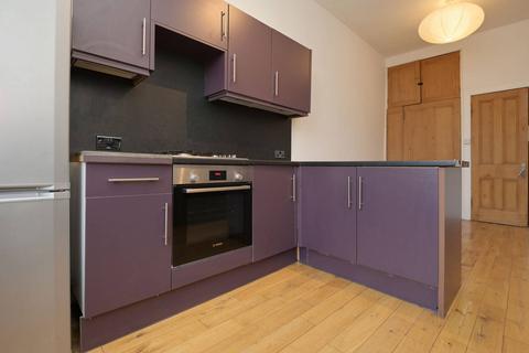 30/5 Crighton Place, Edinburgh, EH7 4NY