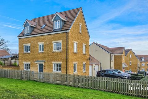 4 bedroom detached house to rent, Pool Meadow, Royal Wootton Bassett, SN4