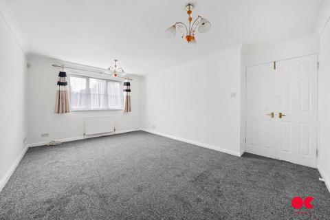 2 bedroom flat for sale, South Street, Romford RM1