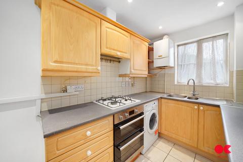 2 bedroom flat for sale, South Street, Romford RM1