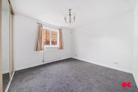 2 bedroom flat for sale, South Street, Romford RM1