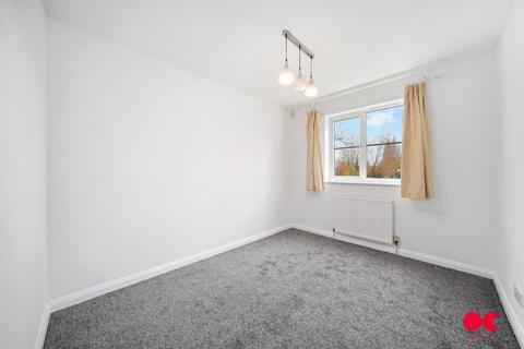 2 bedroom flat for sale, South Street, Romford RM1