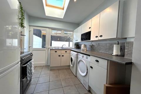 2 bedroom terraced house to rent, Fordington