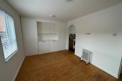 Studio to rent, Gassons Road, Snodland ME6