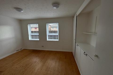 Studio to rent, Gassons Road, Snodland ME6