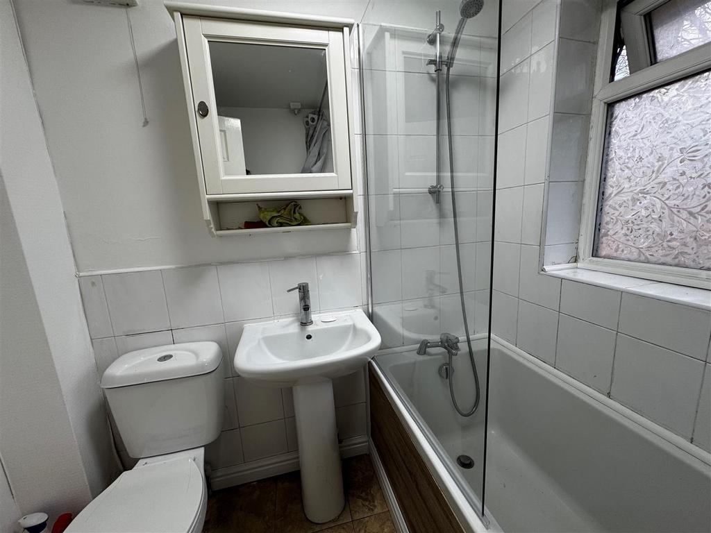 Bathroom 2.jpg