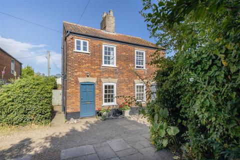 2 bedroom cottage to rent, Youngs Yard, Southwold IP18