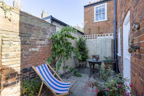 2 bedroom cottage to rent, Youngs Yard, Southwold IP18