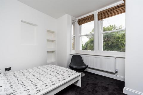 3 bedroom terraced house to rent, Gleneagle Road, SW16