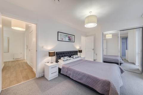 2 bedroom flat for sale, Bessemer Place, London