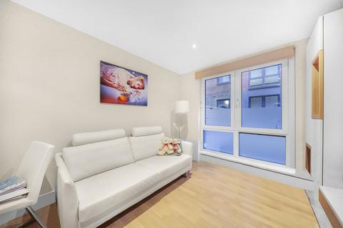 1 bedroom flat to rent, High Timber Street, London