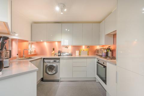 2 bedroom flat for sale, The Octagon, West Hampstead, London