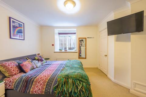 2 bedroom flat for sale, The Octagon, West Hampstead, London