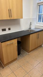 4 bedroom flat to rent, New Cross Road, London SE14