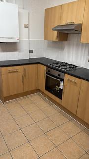 4 bedroom flat to rent, New Cross Road, London SE14