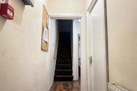 6 bedroom end of terrace house to rent, Chapel Road, Hounslow TW3