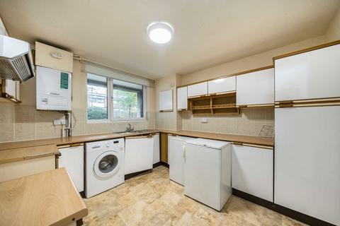 3 bedroom flat for sale, Lydney Close, London SW19