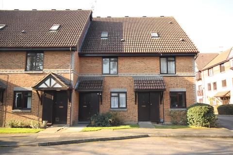 2 bedroom flat to rent, Oriental Road, Woking GU22